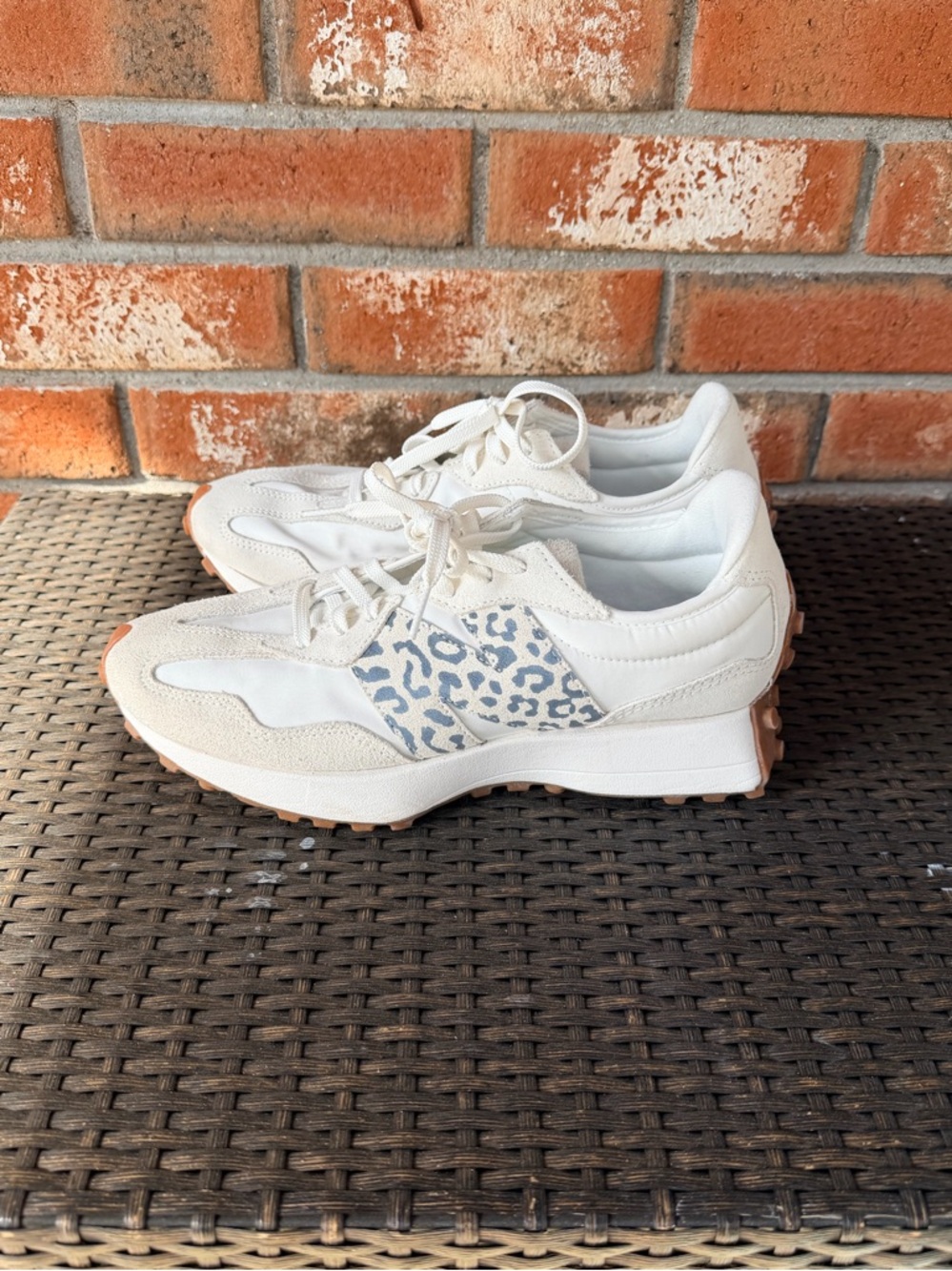 New Balance 327